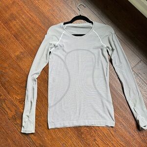 Lululemon swiftly tech long sleeve, size 6